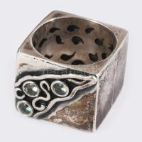 Ezüst (Ag) design gyűrű, kövekkel, m: 53-55, bruttó 11g