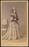 cca 1870 Ernestine Gindele (1841-1879) osztrák színésznő portréja, keményhátú fotó Fritz Luckhardt műterméből, 10,5×6,5 cm