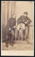 cca 1860 Hertelendy Imre (1837-1914) és Karátsonyi Ferenc (1836-1881) közös fotója, keményhátú portré Mayer György pesti műterméből, 10,5×6,5 cm