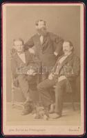 cca 1880 Férfitársaság portréja, keményhátú fotó Gutkaiss (Baden / Neusohl - Besztercebánya) műterméből, 10,5×6,5 cm