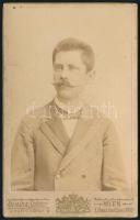 cca 1890 Férfiportré, keményhátú fotó Kalmár és Székely (Bécs / Budapest) műterméből, 10,5×6,5 cm