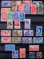 Olaszország alapgyűjtemény 1900-tól közepes és A/4-es berakóban + kb. 45 db modern postatiszta bélye...