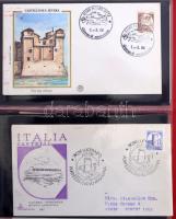 Olaszország díjjegyes gyűjtemény, benne FDC-k, kevés San Marino és Vatikán, kevés bélyeg 6 közepes b...