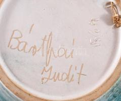 Bártfay Judit: Rákos tál. Színes mázakkal festett kerámia, jelzett, kis mázhibával, d: 21 cm