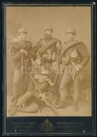 cca 1870-1880 Graz, hegyi vadászok csoportképe, keményhátú fotó A. Schuster Graz-i műterméből, 16×11 cm