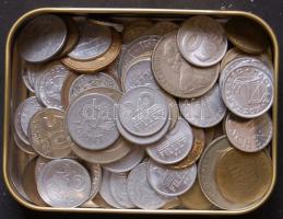 Kis doboz fémpénz gyűjtemény, jobbakkal T:vegyes