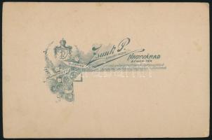 cca 1890 Kislány jelmezben, keményhátú fotó Zsunk nagyváradi műterméből, 16,5×10,5 cm