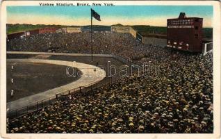 Bronx, (New York); Yankee Stadium, baseball team, baseball match, American flag, crowd (EK)