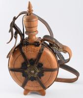 Bőr szerelékes fa kulacs, m: 32 cm