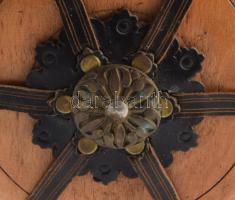 Bőr szerelékes fa kulacs, m: 32 cm