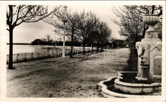 1941 Palics, Palic (Szabadka, Subotica); Palicsi-tó, háttérben a vendéglő (ami 2026. február 12-én leégett) / lake, restaurant in the distance (which burned down on February 12, 2026)