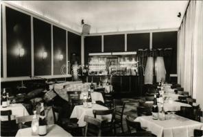 Budapest VII. Kulacs étterem, belső. Osvát utca 11. Tomori E. felvétele. Képzőművészeti Alap Kiadóvállalat