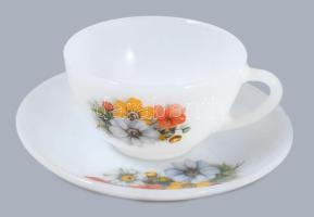 Francia tejüveg pecsenyés tál, kínáló és 6 darab csésze alátéttel