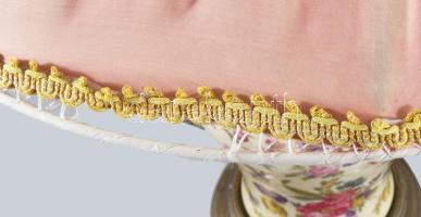 cca 1930 Porcelán lámpa, sérült búrával, bronz lábbal, m: 55 cm