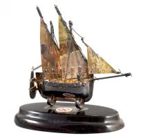 Mizzi Jewellers Ltd. sterling ezüst (Ag) hajó makett, talapzatban a Malta Football Association címerével, jelzett, 10x9 cm