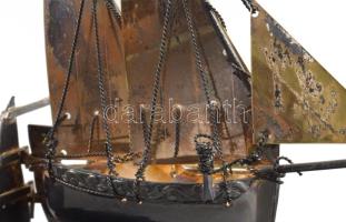 Mizzi Jewellers Ltd. sterling ezüst (Ag) hajó makett, talapzatban a Malta Football Association címer...