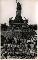 Niederwald (Rüdesheim am Rhein), National-Denkmal / katonai háborús emlékmű, gyerekek csoportja / military monument, children's group. photo (EK)