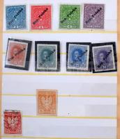 Hagyaték: magyar és külföldi bélyegek 6 régi berakóban + előnyomott albumrészben. Érdemes megnézni!!