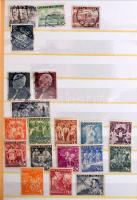 Hagyaték: magyar és külföldi bélyegek 6 régi berakóban + előnyomott albumrészben. Érdemes megnézni!!
