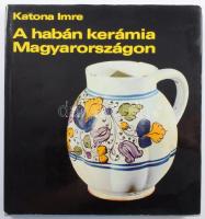 Katona Imre: A habán kerámia Magyarországon. Bp., 1974, Képzőművészeti Alap. Első kiadás. Fekete-fehér és színes fotókkal illusztrálva. Kiadói egészvászon-kötés, jó állapotban, kiadói papír védőborítóban. Megjelent 5000 példányban.