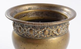 Szecessziós bronz kehely plasztikus díszítéssel, m: 10 cm