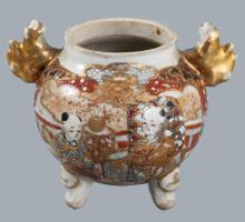 cca 1900 Japán satsuma edény, jelzés nélkül, sérüléssel, m: 8 cm