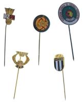 5xklf labdarúgó nemzeti szövetség- és klub jelvény, közte zománcozott darabokkal: Lengyelország, NDK, Svédország, Zaire, Partizan Belgrád T:AU,XF 5xdiff football national team- and club badge, within enameled pcs: Poland, GDR, Sweden, Zaire, Partizan Belgrade T:AU,XF