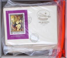 kb 70 db FDC + Bélyegkiállítás alkalmi bélyegzések lapokon a 1960-as 70-es évekből, dobozban