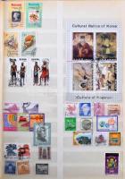 Több ezer darab vegyes külföldi bélyeg berakólapokon, főleg pecsételt anyag