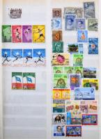 Több ezer darab vegyes külföldi bélyeg berakólapokon, főleg pecsételt anyag