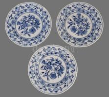 Dubi Bohemia 3 darab hagymamintás lapostányér, jelzett, minimális kopással, d: 24,5 cm