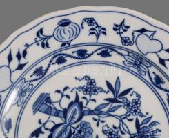 Dubi Bohemia 3 darab hagymamintás lapostányér, jelzett, minimális kopással, d: 24,5 cm