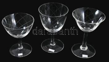 Antik 18 részes 3 személyes pohár készlet, mindegyik fajta pohárból 3 darabbal, m: 16 cm alatt