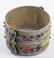 Arab karperec, Észak-Afrika, XX. sz eleje. Zománc, filigrán, d: 7 cm