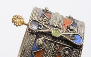 Arab karperec, Észak-Afrika, XX. sz eleje. Zománc, filigrán, d: 7 cm