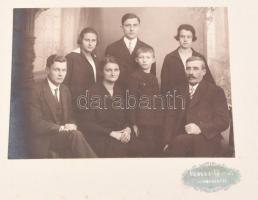 cca 1930-1940 Családi, esküvői fotók, csoportképek, 6 db nagyobb méretű, kartonra kasírozott fotó, v...