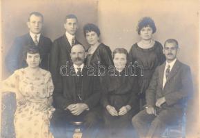 cca 1930-1940 Családi, esküvői fotók, csoportképek, 6 db nagyobb méretű, kartonra kasírozott fotó, v...