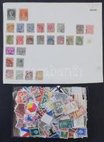 Hollandia néhány száz db áztatott bélyeg kis dobozban + lapra ragasztva