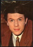 Salvatore Adamo (1943-) dalszerző, énekes aláírása az őt ábrázoló képen