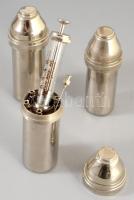 3 darab régi fecskendő sterilizáló, benne fecskendővel.