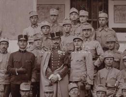 ca 1900 nagy méretű katonai csoportkép, ráragasztott paszpartuval 43x33 cm