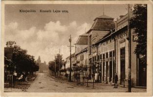 Kisújszállás, Kossuth Lajos utca, üzletek. Platz Ferenc kiadása (fl)
