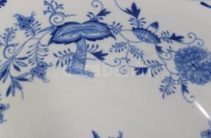 Nagyméretű máz alatti kobalt festésű hagymamintás kínáló, jelzett, hibátlan, d: 30,5 cm, m: 9,5 cm