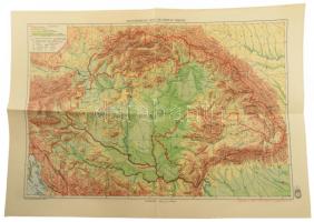 Magyarország politikai térképe a bécsi döntések, a kárpátaljai és délvidéki bevonulások után. Mértéke: 1:2,500.000. (1943). [Budapest], 1942. Kókai Lajos - M. Kir. Honvéd Térképészeti Intézet. Színes térkép, mérete: 250x380 mm egy 300x435 mm méretű térképlapon. 1942-ban kiadott közigazgatási térképünk a teljes történelmi Magyarországot ábrázolja; az 1938-as, 1939-es, 1940-es és 1941-es diplomáciai és katonai műveletek nyomán létrejött új határvonal feltüntetésével. Hátoldalán a domborzati, vízrajzi térképpel. lapunk az 1918-ig érvényes megyebeosztást tartalmazza. a bukovinai székely települések esetén magyar megnevezésekkel), . A jobb felső sarokban Budapest melléktérképe. Hajtva