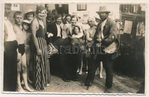 Bear-handling gypsies, folklore. photo