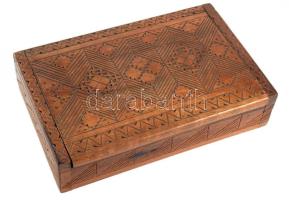 Faragott fa díszdoboz, 11x17 cm