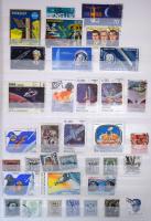 Használható nagy bőrönd tele magyar és külföldi bélyegekkel, rengeteg vegyes anyag, kiváló böngészde