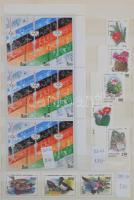 33 db közepes berakó, benne mindenféle bélyegek az e3gész világból (magyar is). Érdekes anyag!