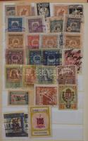33 db közepes berakó, benne mindenféle bélyegek az e3gész világból (magyar is). Érdekes anyag!