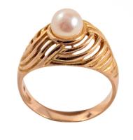 Arany (Au) gyűrű gyönggyel, jelzett, 1966-1998 közötti fémjel, 14 karátos arany, m: 54, bruttó 5,1g